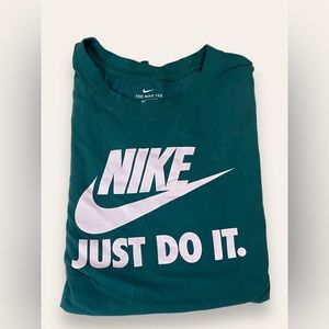 Nike t-shirt